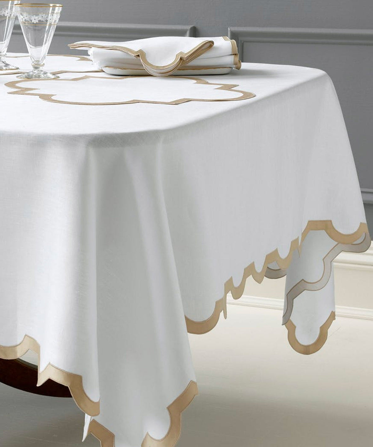 Mirasol Tablecloth Silver - Stephenson House